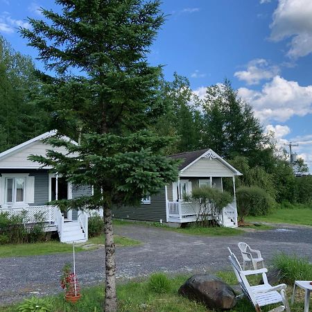 Motel & Chalets --Shefford-Waterloo- Habitation Forest Exterior foto