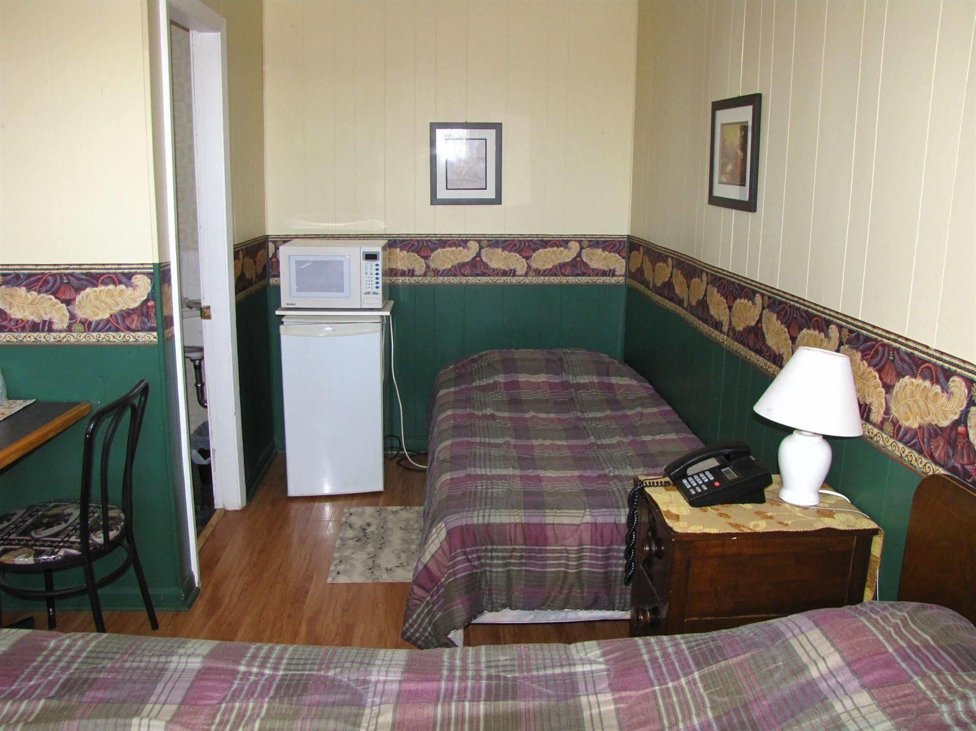 Motel & Chalets --Shefford-Waterloo- Habitation Forest Exterior foto